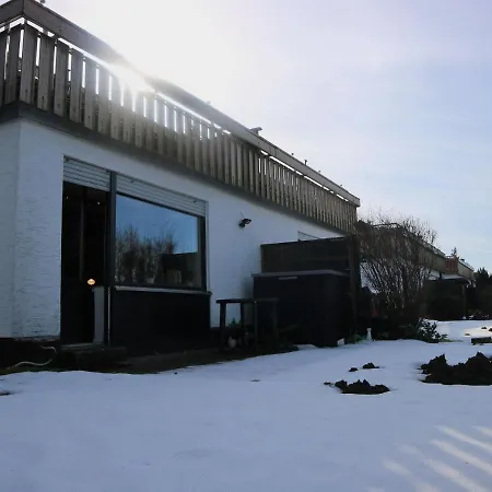 Modern In With Garden Apartment *